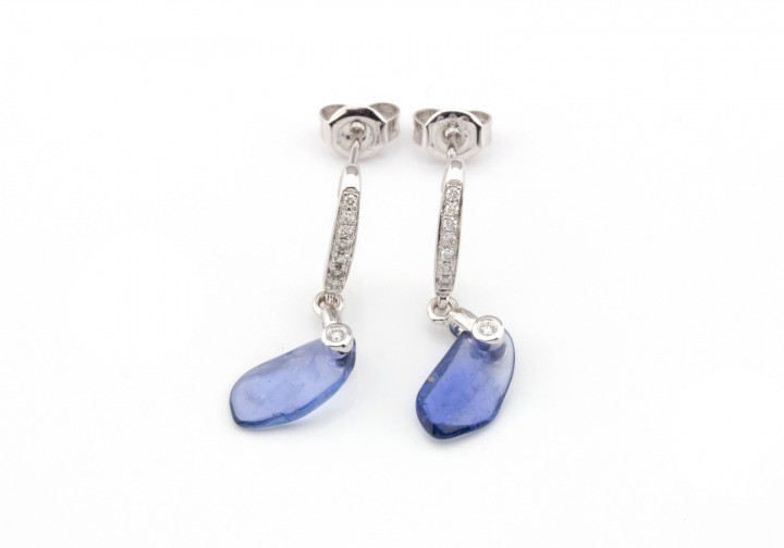 14k Tumbled Yogo Sapphire Earrings