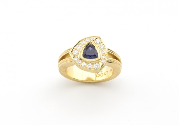 18k Yogo Sapphire and Diamond Ring
