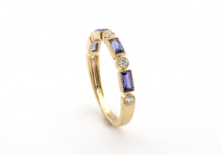 14K Yogo Sapphire & Diamond Ring