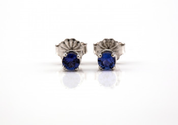 14K Yogo Sapphire Studs