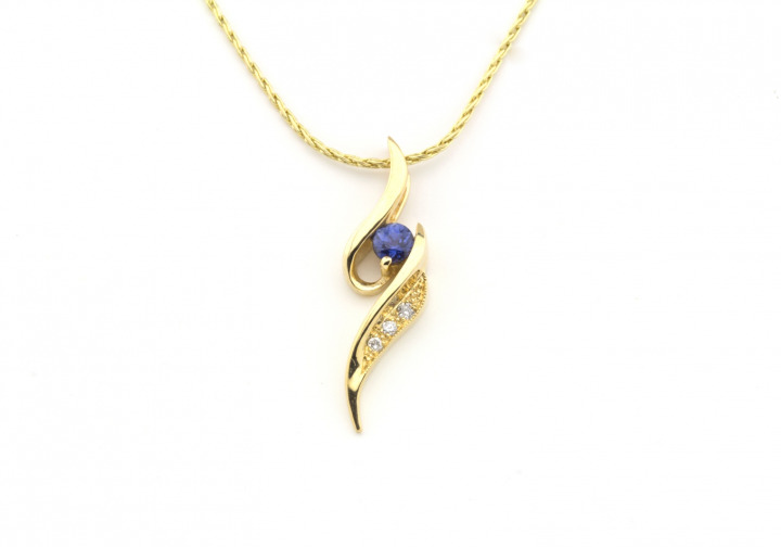 14k Yogo Sapphire and Diamond necklace