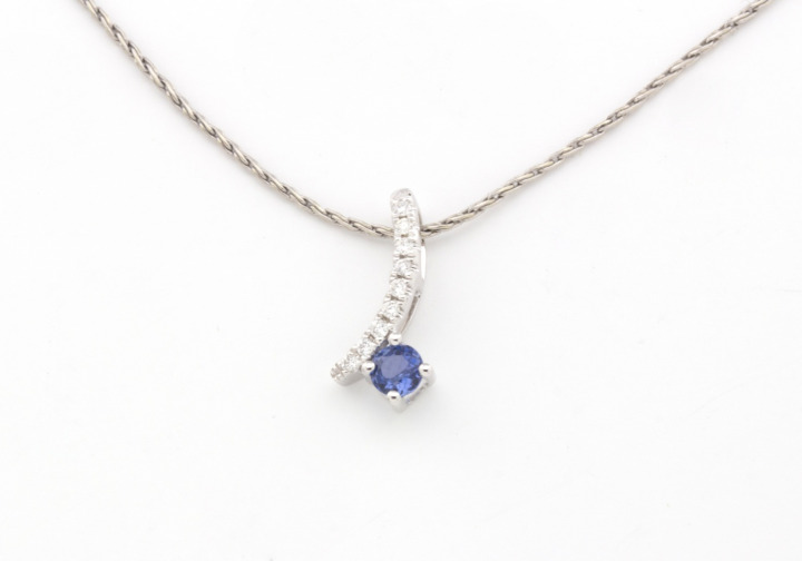 14K Yogo Sapphire Pendant