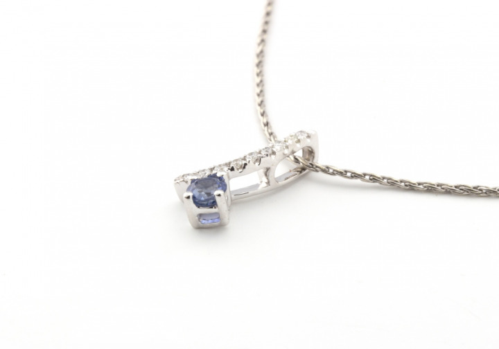 14K Yogo Sapphire Pendant