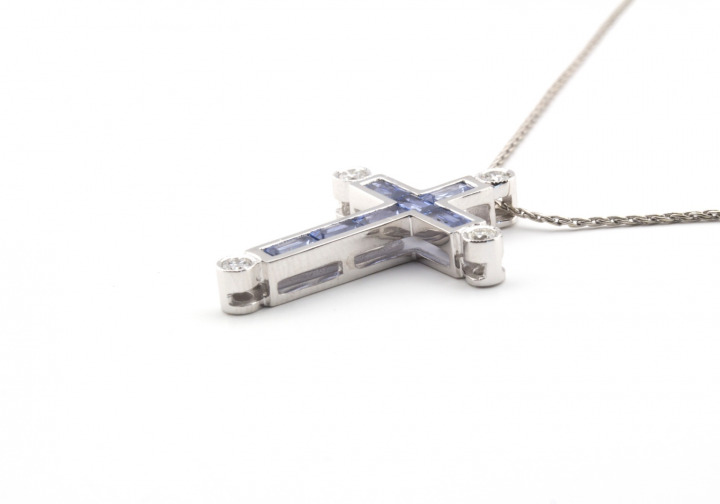 14K Yogo Sapphire Pendant