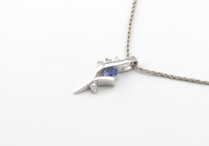 Yogo Sapphire & Diamond Pendant