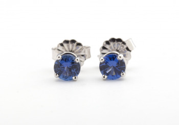 14k Yogo Sapphire Studs
