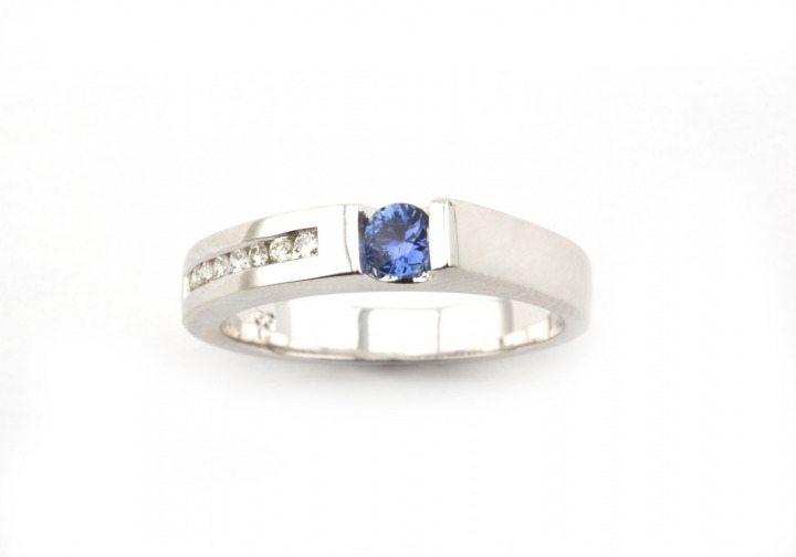14k Yogo Sapphire Fashion Ring