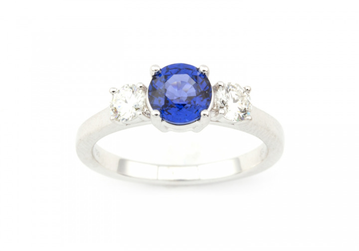 18k Yogo Sapphire and Diamond Ring 