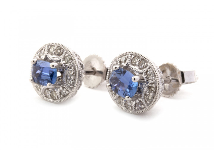 14k Yogo Sapphire Studs
