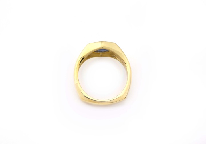 Bead Set Yogo Sapphire Signet Ring
