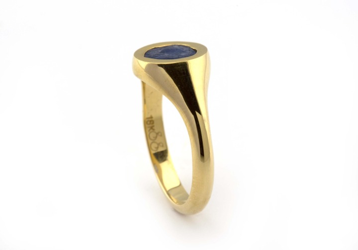 Flush Set Yogo Sapphire Signet Ring