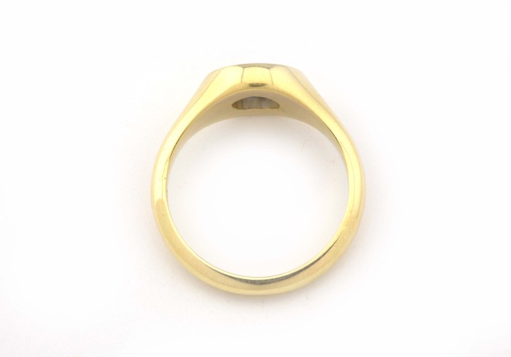 Flush Set Yogo Sapphire Signet Ring