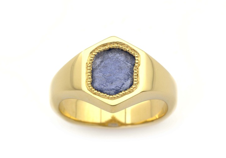 Bead Set Yogo Sapphire Signet Ring