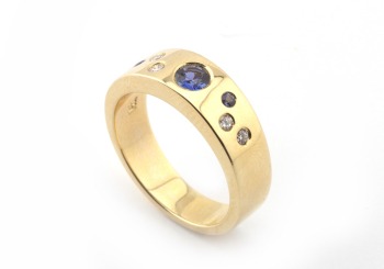14K Yogo Sapphire and Diamond Ring 14K Yogo Sapphire and Diamond Ring