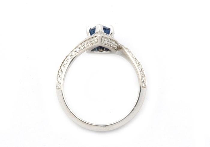 Pear Yogo Sapphire Ring