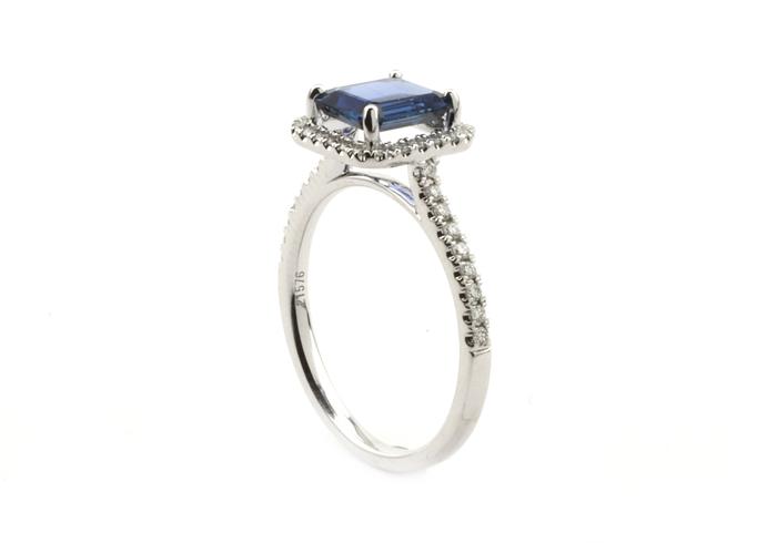 14K Yogo Sapphire Ring