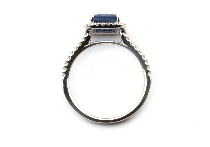 14K Yogo Sapphire Ring