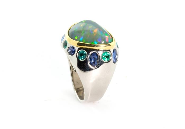 18k Ethiopian Opal Fashion Ring