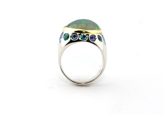 18k Ethiopian Opal Fashion Ring