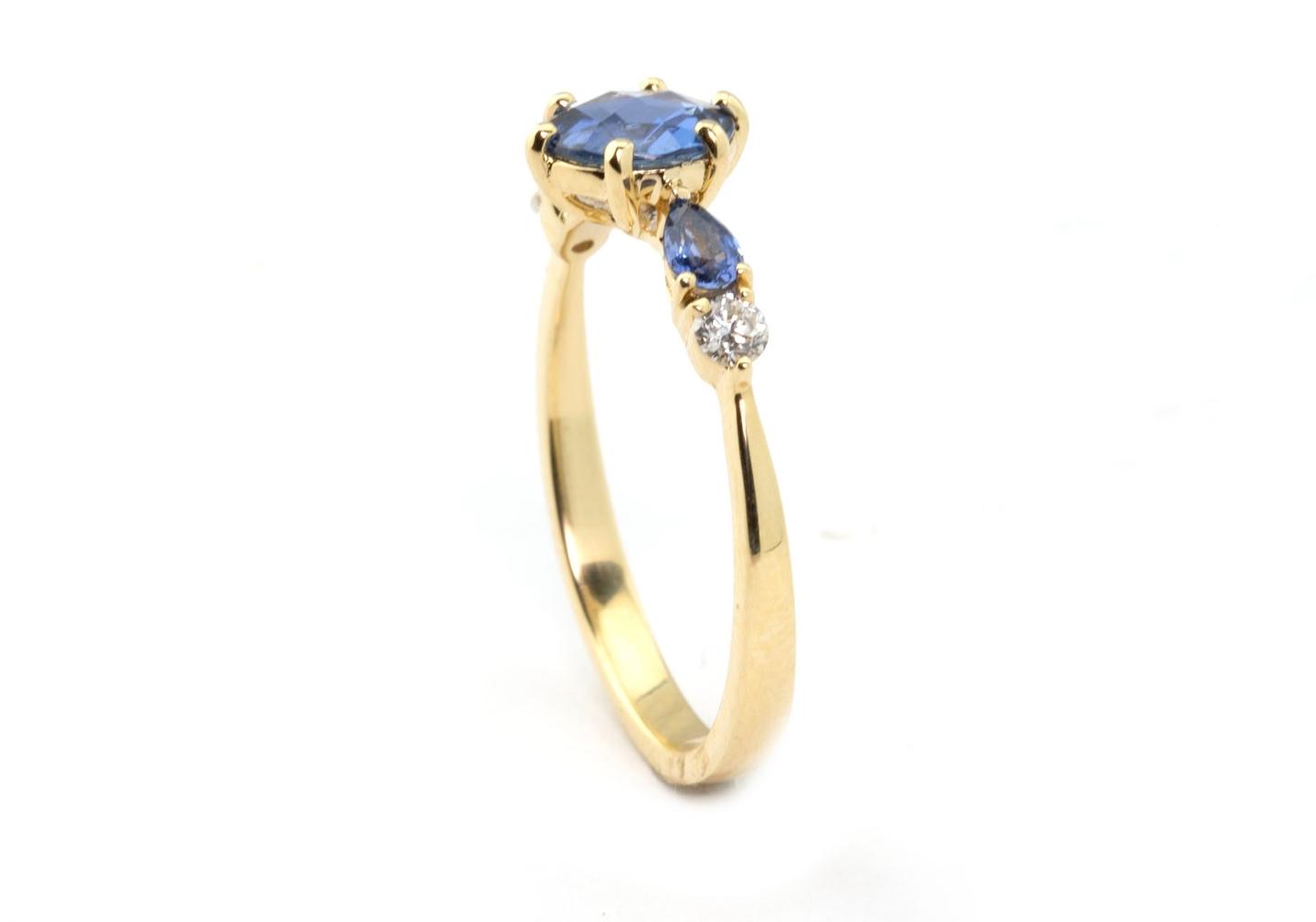 14k Yogo Sapphire Rings