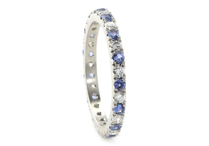 14k Yogo Sapphire Band
