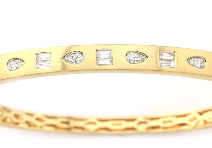 Yogo Sapphire Bangle