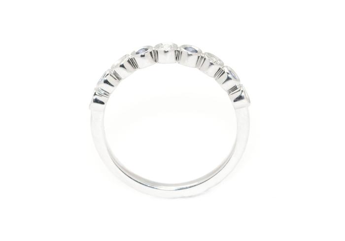 14k Yogo Sapphire Band