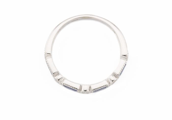 14k Yogo Sapphire Band