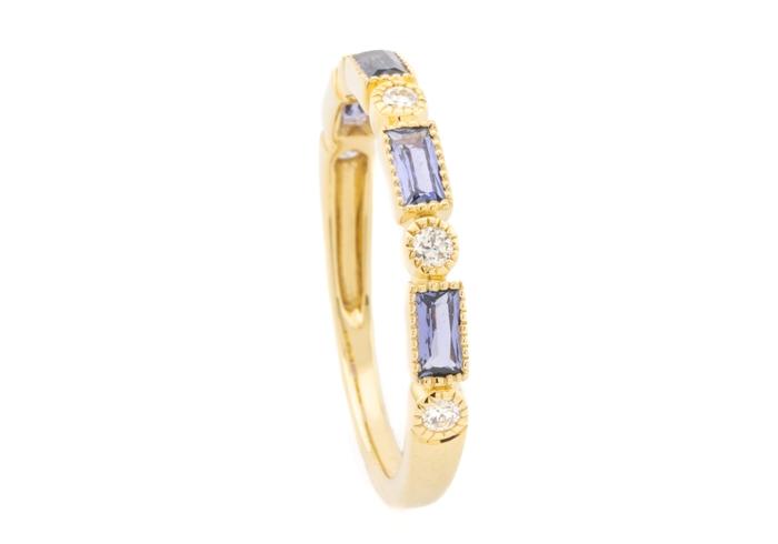 14k Yogo Sapphire Band