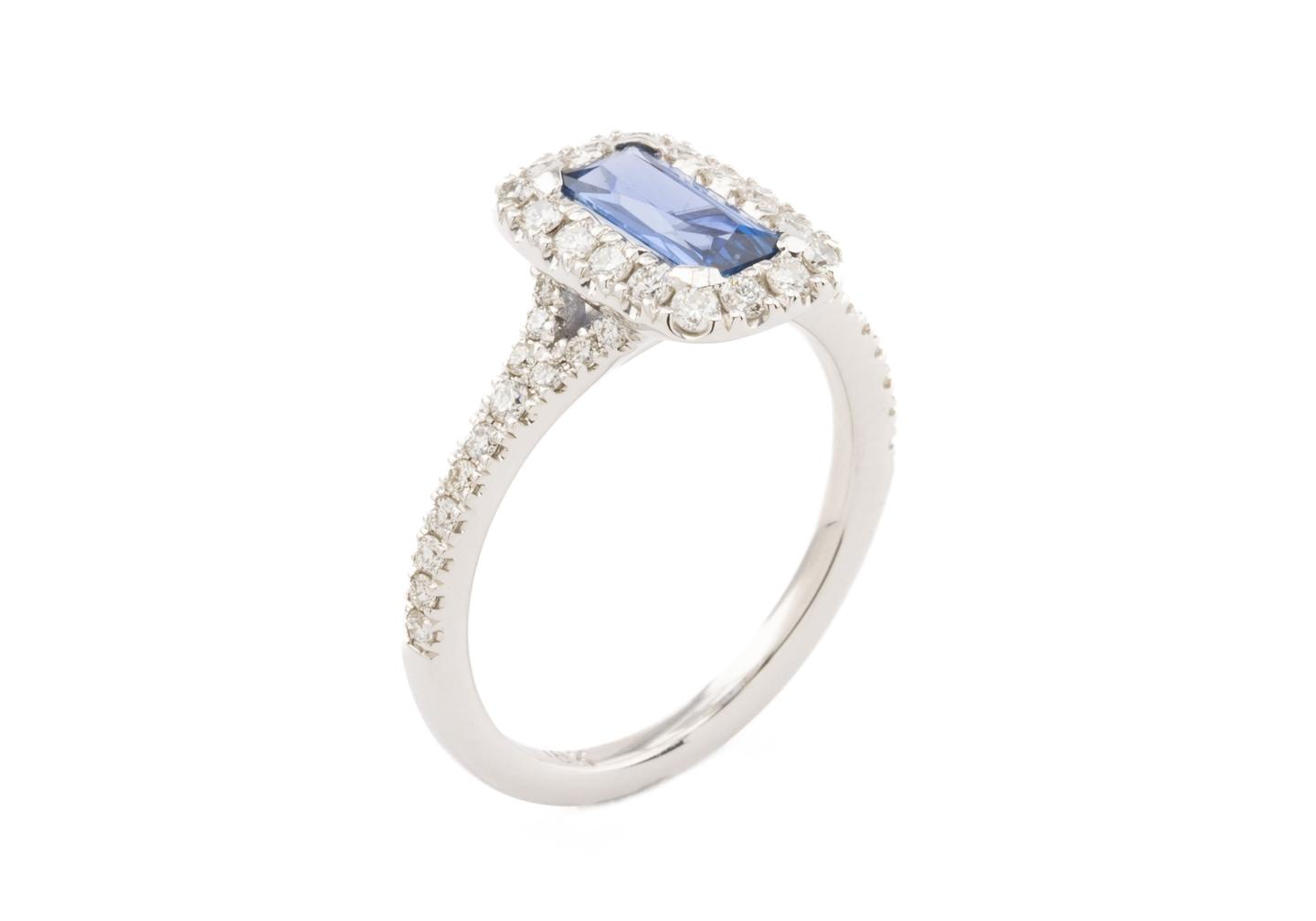 18K Yogo Sapphire Ring