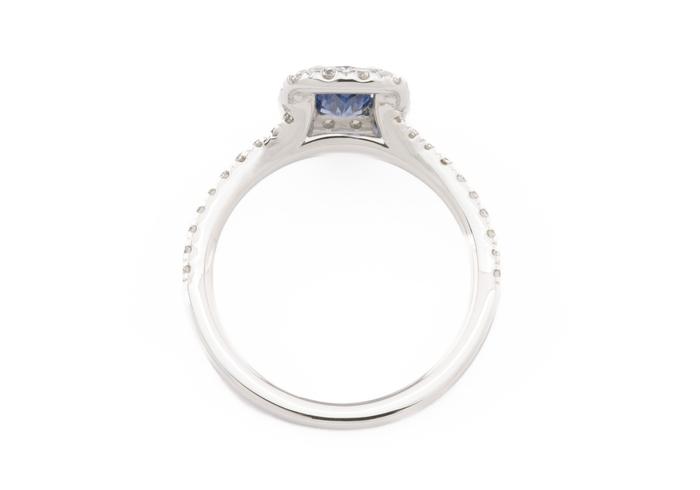 18K Yogo Sapphire Ring