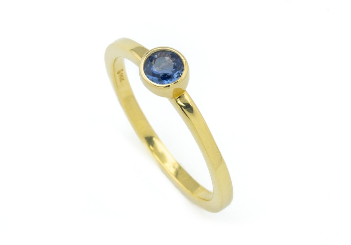 14k Yogo Sapphire Ring