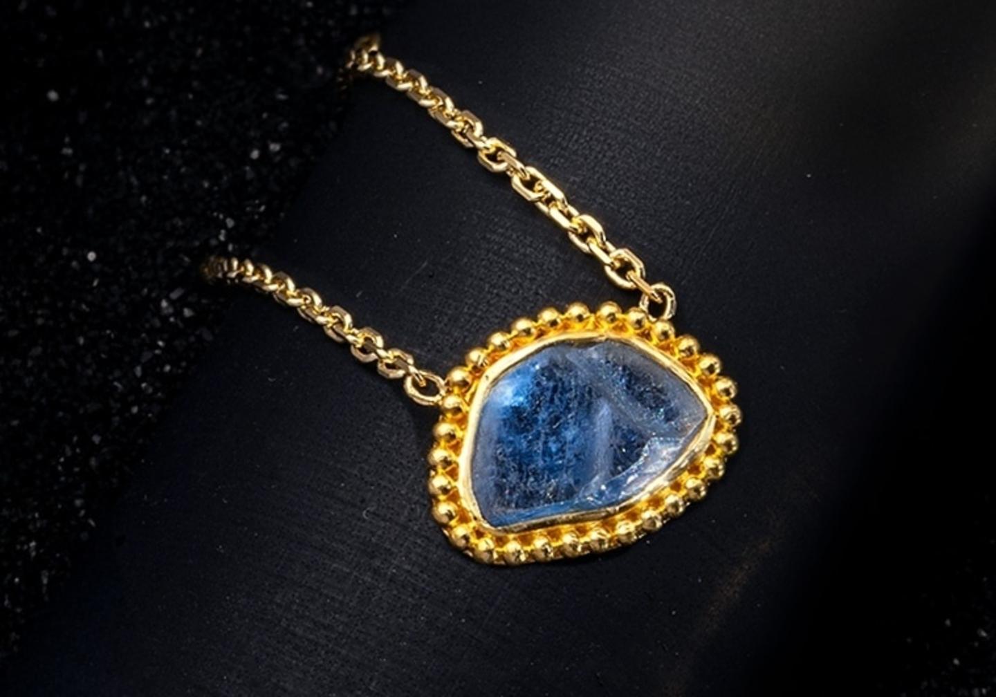 Aurum 22K Granulation Yogo Sapphire Pendant