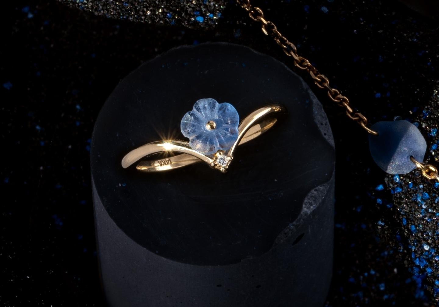 14K Imperfectionist Carved Yogo Sapphire Flower Ring