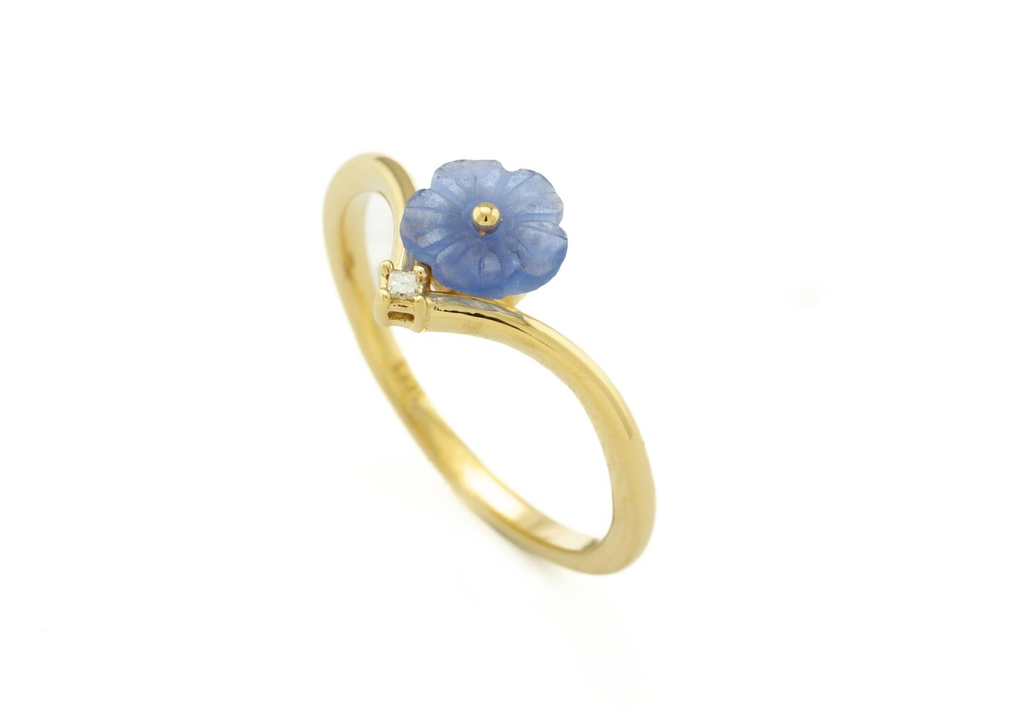 14K Imperfectionist Carved Yogo Sapphire Flower Ring