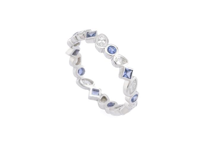 14k Yogo Sapphire Band