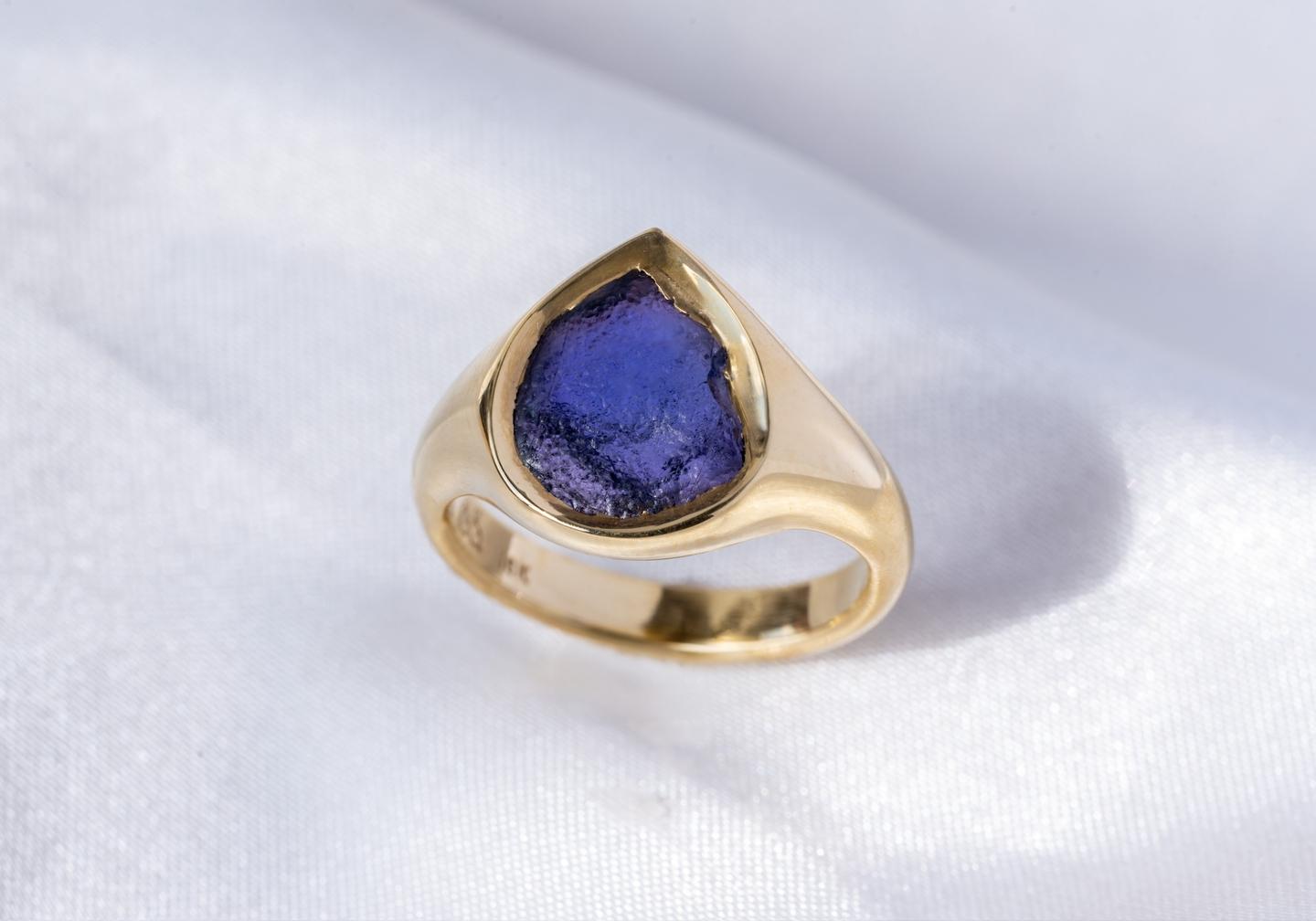 Aurum Yogo Signet