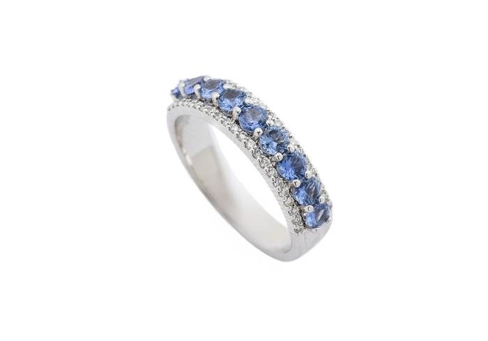 14K Yogo Sapphire & Diamond Pavé Band