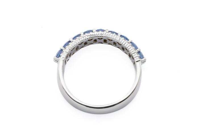 14K Yogo Sapphire & Diamond Pavé Band