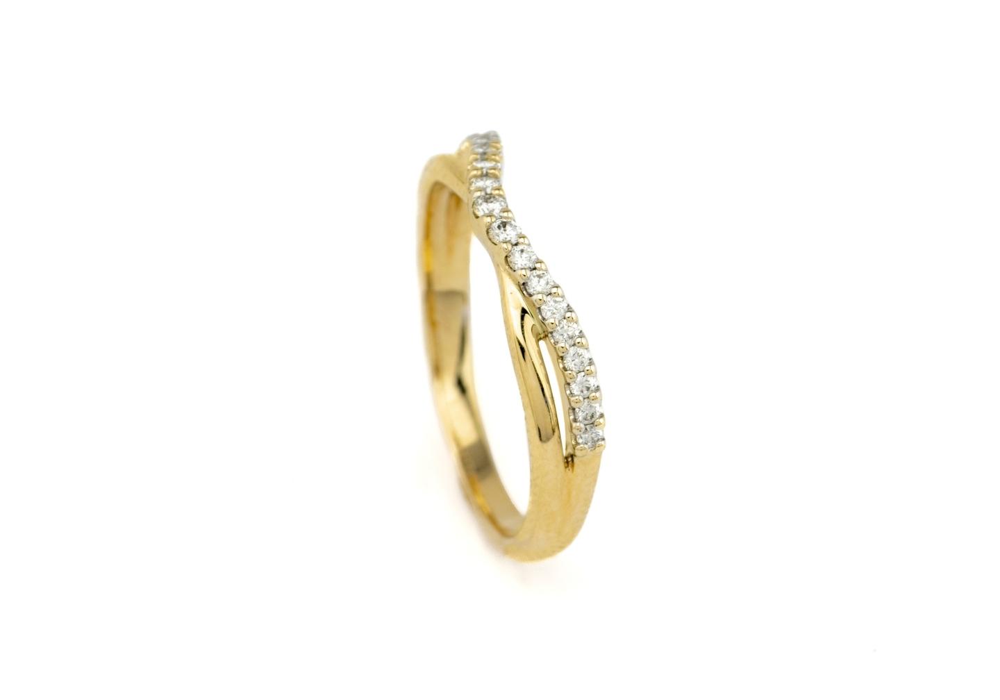 14K Diamond Chevron Band