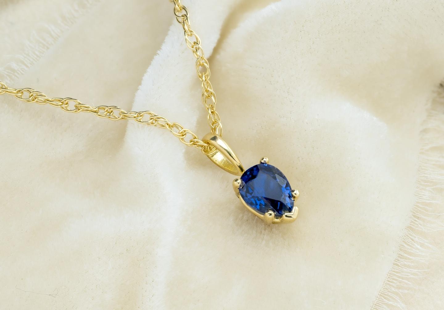 18K Pear Cut Yogo Sapphire Solitaire Pendant
