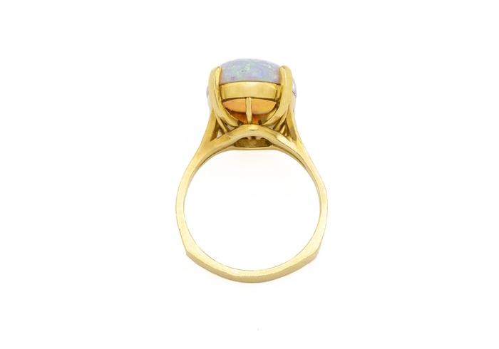 18K Cabochon Australian Opal Cocktail Ring