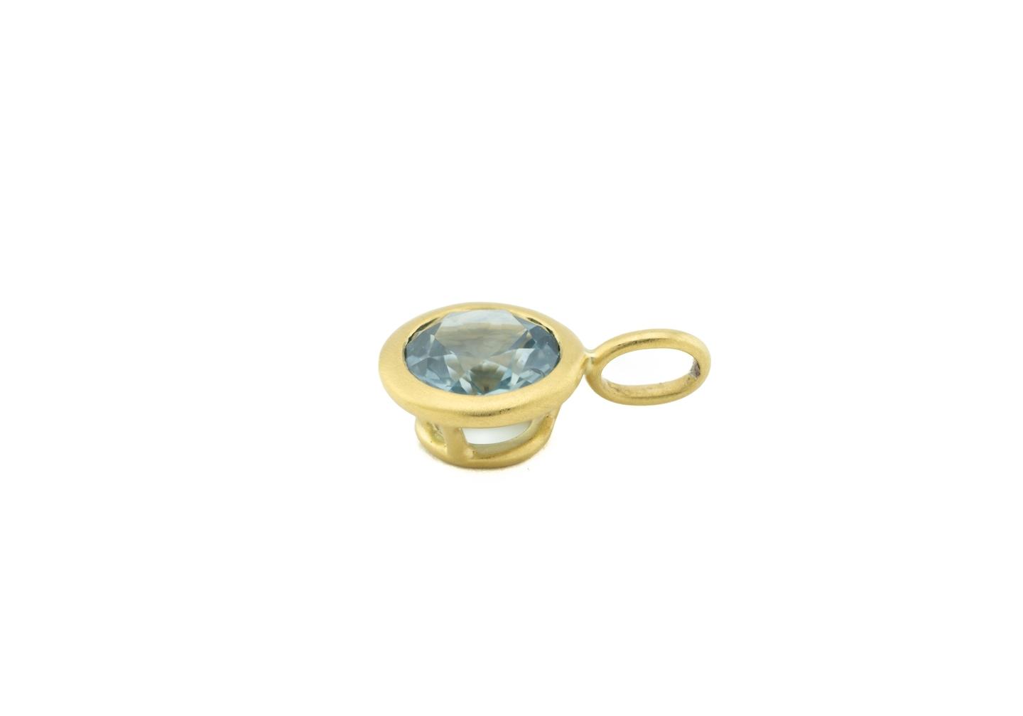 18K Bezel Set Montana Sapphire Pendant