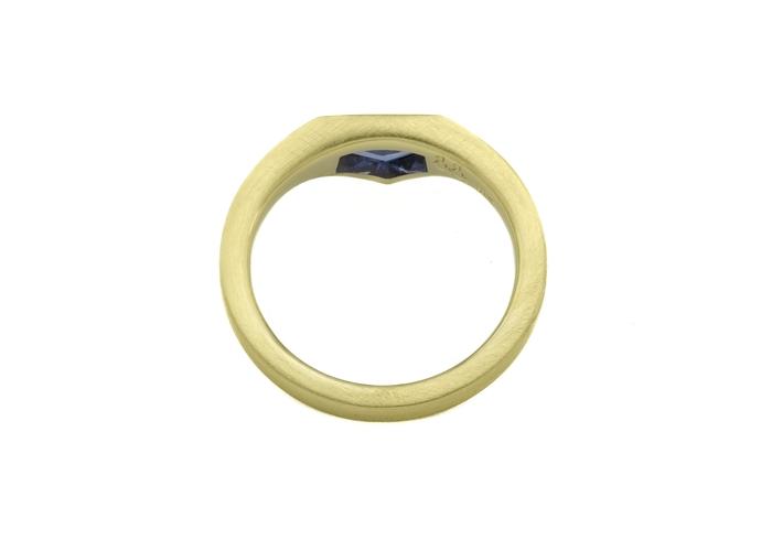 14K Aurum Geometric Yogo Sapphire Bezel Set Ring