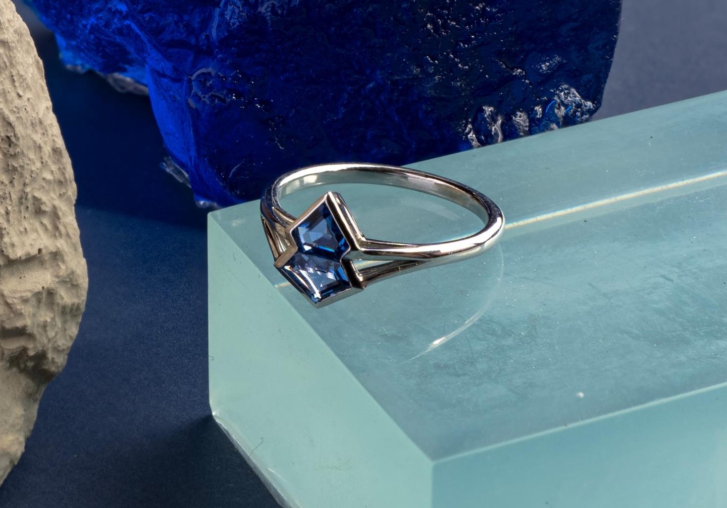 Reverie 14K Yogo Sapphire Geometric Ring