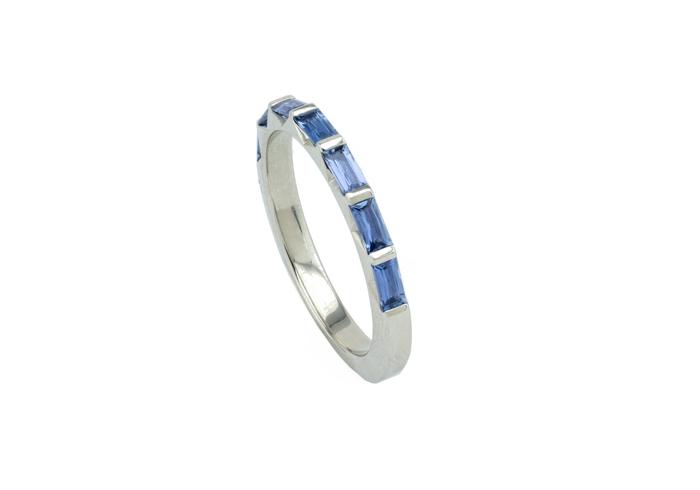 Aurum Platinum Yogo Sapphire Channel Band