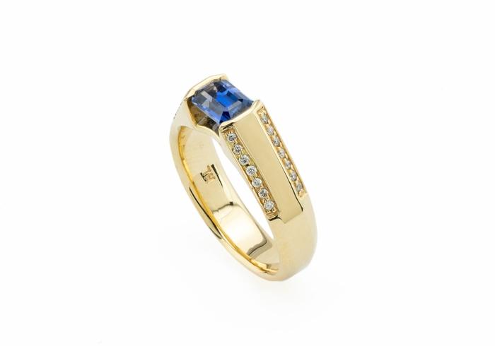 14K Yogo Sapphire and Diamond Modern Ring