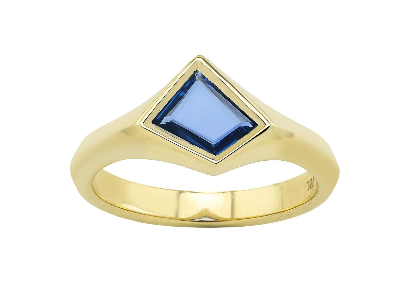 18K Aurum Bezel Set Montana Sapphire Solitaire Ring