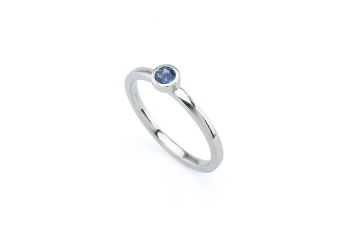 14K Yogo Sapphire Bezel Stacking Ring