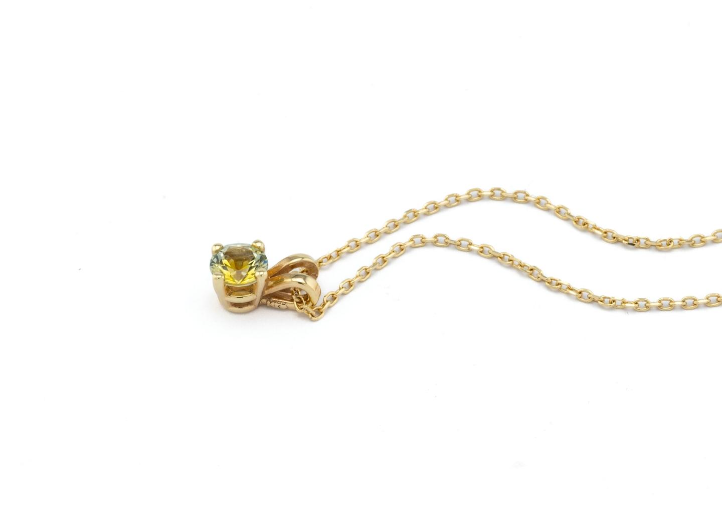 14K Montana Sapphire Solitaire Pendant